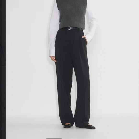 Aritzia The Effortless Pant - Picture 3 of 5